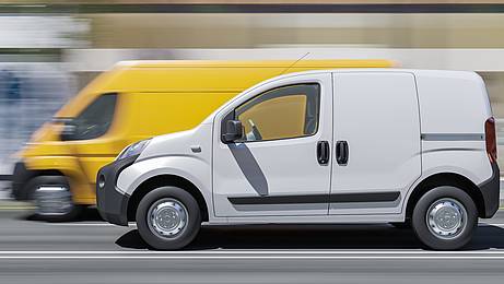 Witte bestelauto met grijs kenteken verzekering